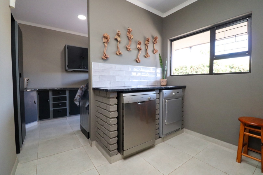 5 Bedroom Property for Sale in Irene Park North West